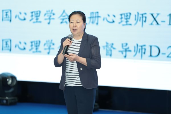研究生导师及在读研究生代表参会